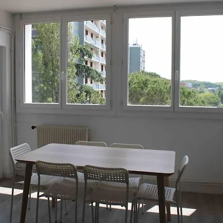 Apartman Au Pied Du Metro. *