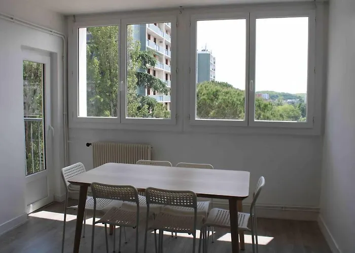 Appartement Au Pied Du Métro. *