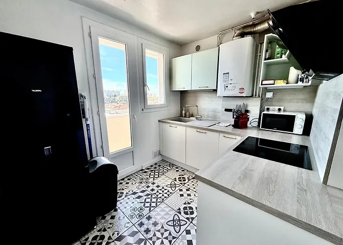 Au Pied Du Metro. Appartement